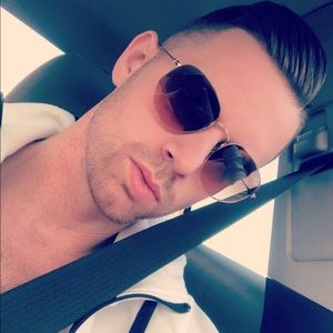 Meet your Posher, Dustin